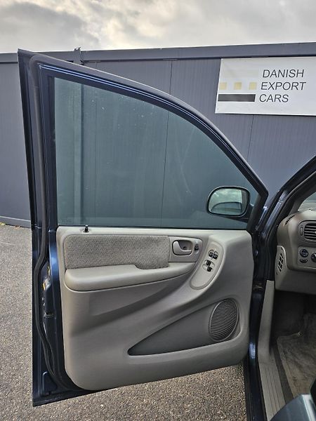 Chrysler Voyager 2.5 105kW 7 MÍST,TEMPOMAT - fotka 10 z 32