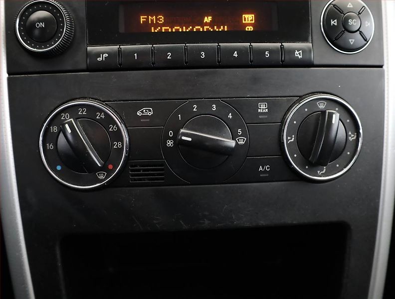 Mercedes-Benz Třídy A (2006) A 150 , nová STK, zamluveno - fotka 12 z 15