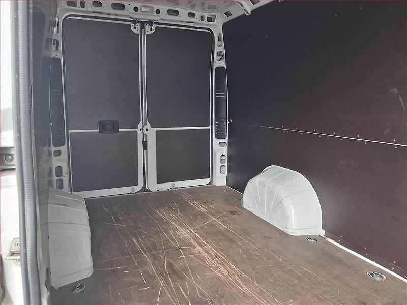Peugeot Boxer (2023) 2.2 BlueHDi, Maxi, 14m3, 1.0t - fotka 15 z 16