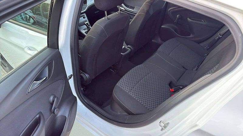 Opel Astra Edition HB 1.4i MT6 (74kW/100k - fotka 19 z 24