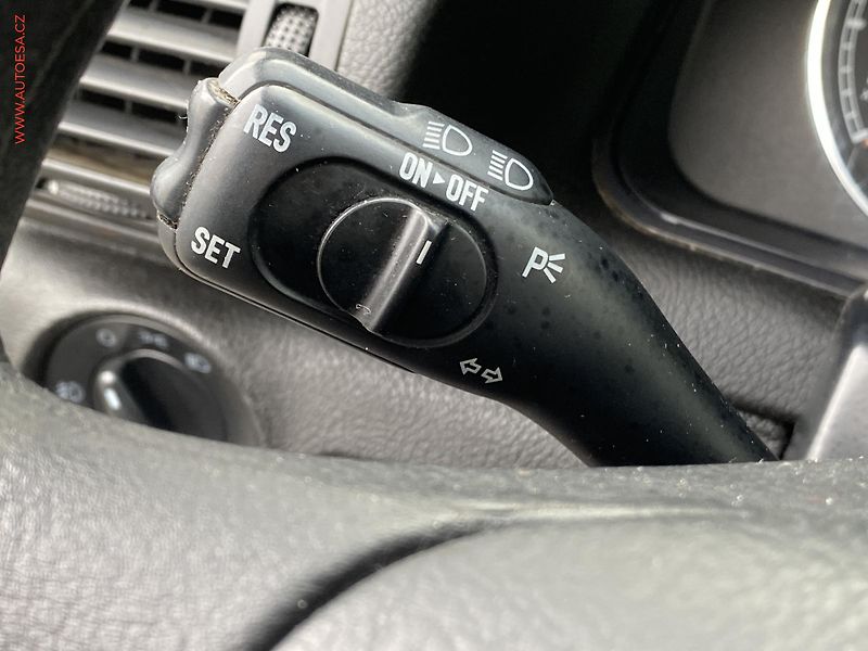 Volkswagen Passat (2003) 1.6 i, AC, tempo - fotka 13 z 15