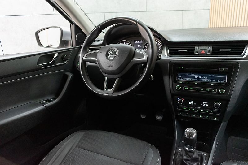 Škoda Rapid 1.2 TSI 63kW*2xKOLA*AUT.KLIMA* - fotka 9 z 31