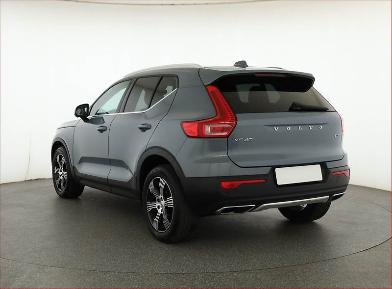 Volvo XC40 (2019) Inscription D3, Automat, Kůže - fotka 4 z 21