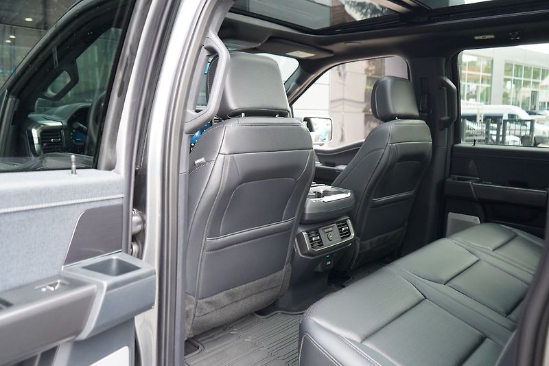 Ford F-150 (2025) Lariat 5,0 298 kW - fotka 23 z 59