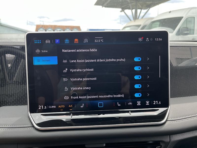 Volkswagen Tiguan 2,0TDI DSG 110 kW BusinessPrem - fotka 17 z 21