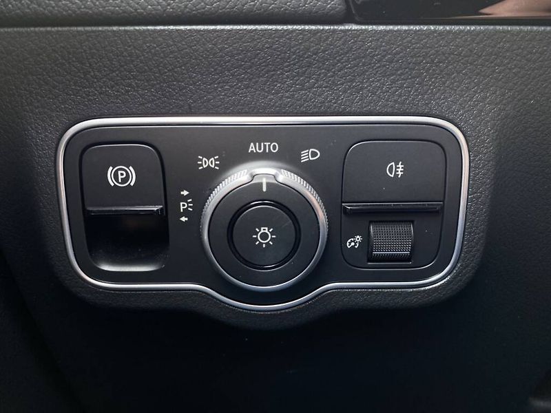 Mercedes-Benz GLA (2024) 180 d - fotka 17 z 25
