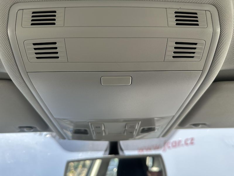 Volkswagen Golf Sportsvan (2015) 1.4 TSI 92 KW - fotka 27 z 37