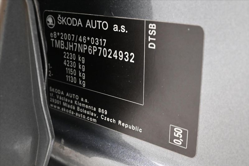 Škoda Superb 2,0 TDI 110 kW DSG Style Záruk - fotka 12 z 31