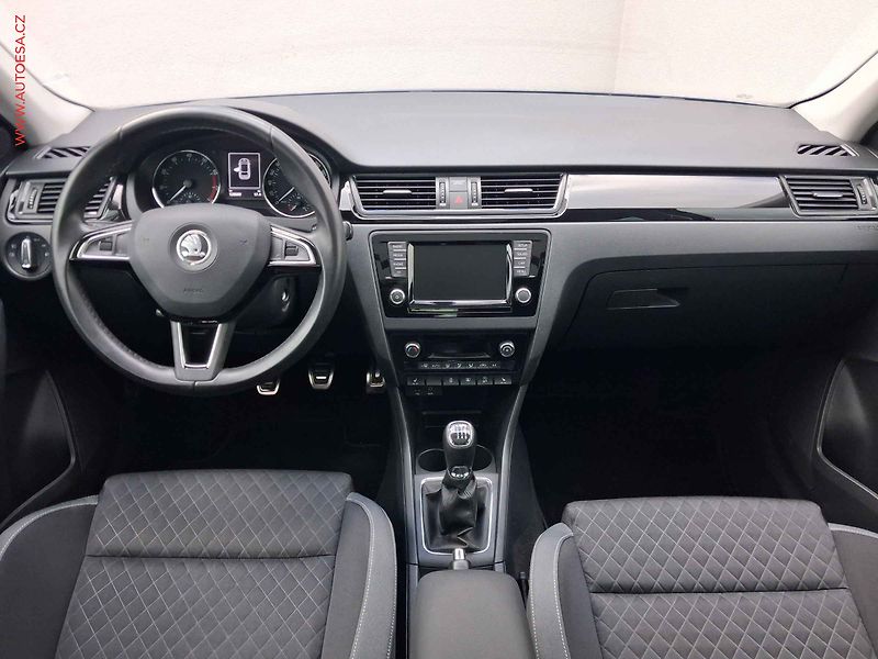 Škoda Rapid (2015) 1.2 TSi, Sport, bixen, panor - fotka 8 z 18