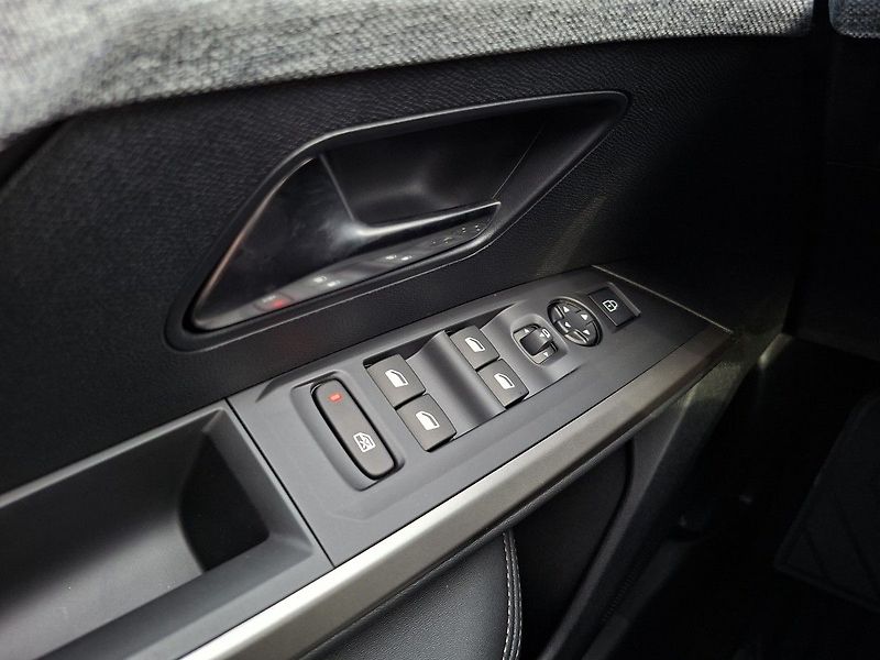 Peugeot 3008 (2026) ALLURE Hybrid 145 e-DCS6 - fotka 30 z 30