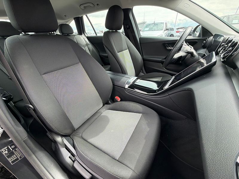 Mercedes-Benz Třídy C 220d Advantage, LED - fotka 27 z 32