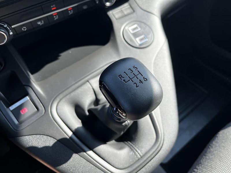 Toyota ProAce City 1.5D 130k MT Active Multimedia - fotka 21 z 28