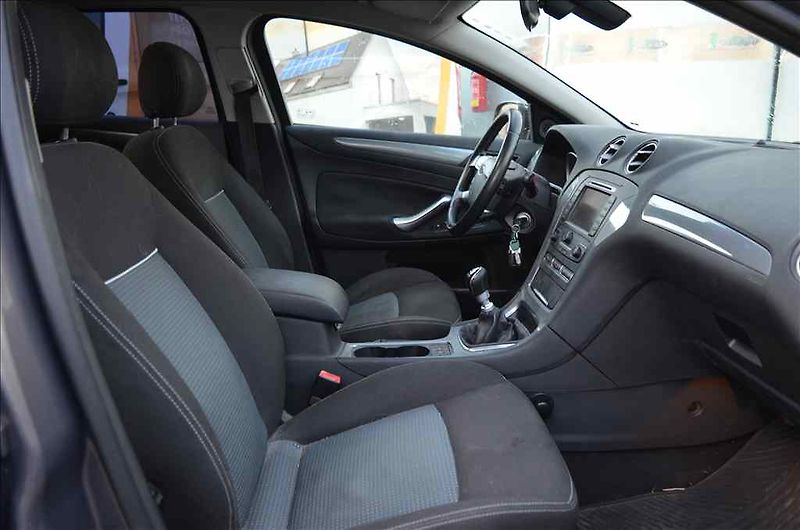 Ford Mondeo (2010) 2,0 TDCI - fotka 19 z 22