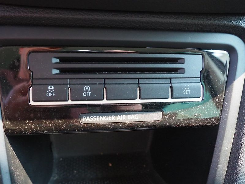 Volkswagen Sharan (2011) 2.0 TDI, 103 kW, 7 míst - fotka 27 z 31