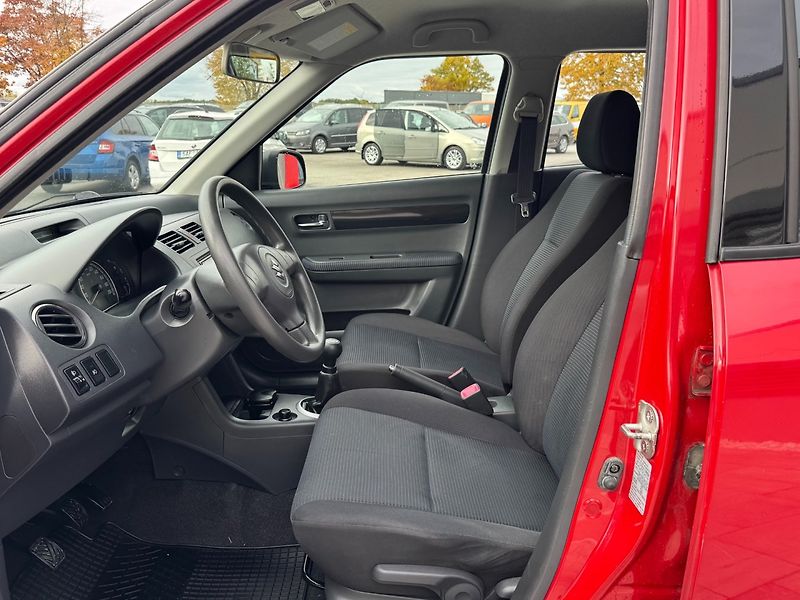 Suzuki Swift (2009) 1,3 i 66 Kw 4x4 - fotka 10 z 28
