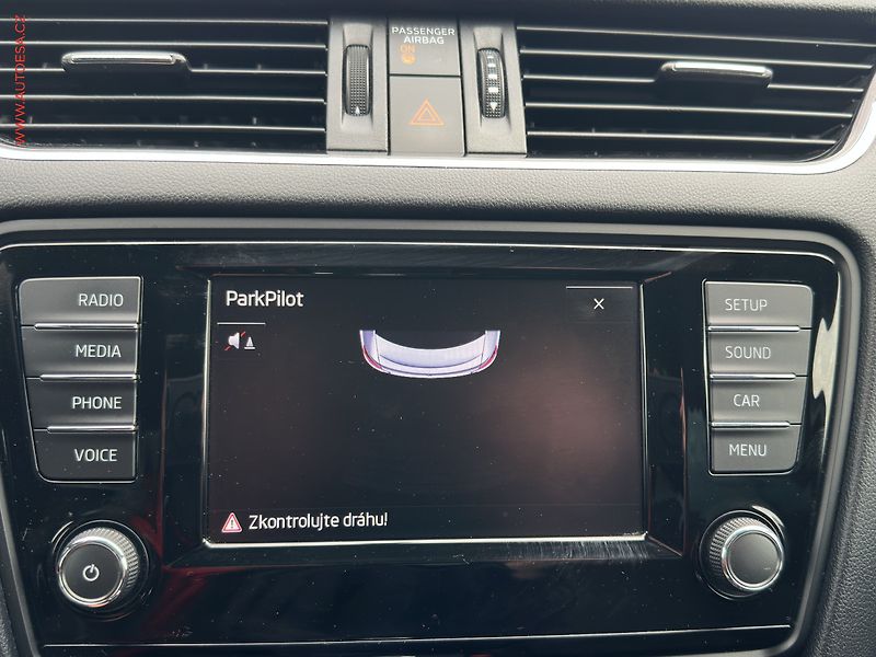 Škoda Octavia (2016) 2.0TDi, ČR, DSG, bixen - fotka 15 z 19