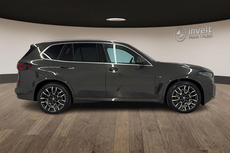 BMW X5 xDrive30d - fotka 2 z 12