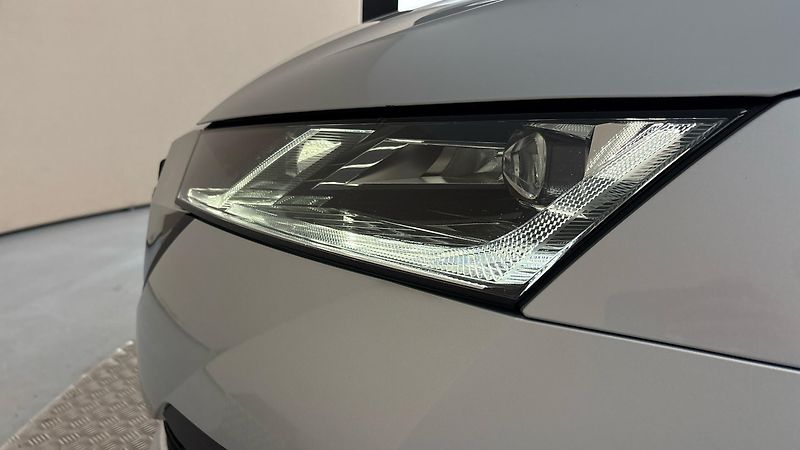 Škoda Octavia 2.0 TDI DSG Style Combi - fotka 18 z 25