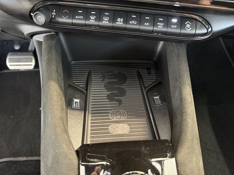 Alfa Romeo Junior (2025) Ibrida Q4 Speciale 1.2 Turbo H - fotka 11 z 22