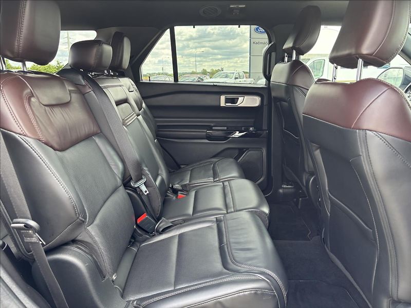 Ford Explorer 3,0 V6 PHEV Platinum AWD 7Míst - fotka 19 z 65