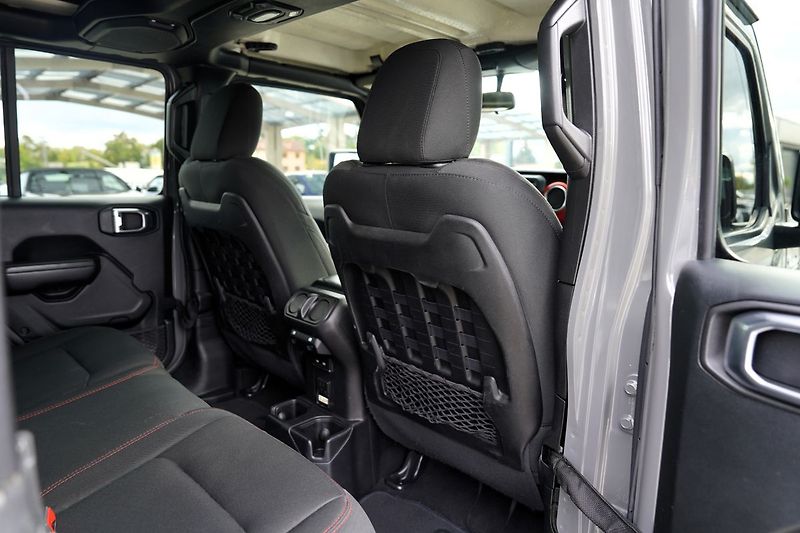 Jeep Wrangler 3.6i V6/Rubicon/4x4/AT - fotka 31 z 53