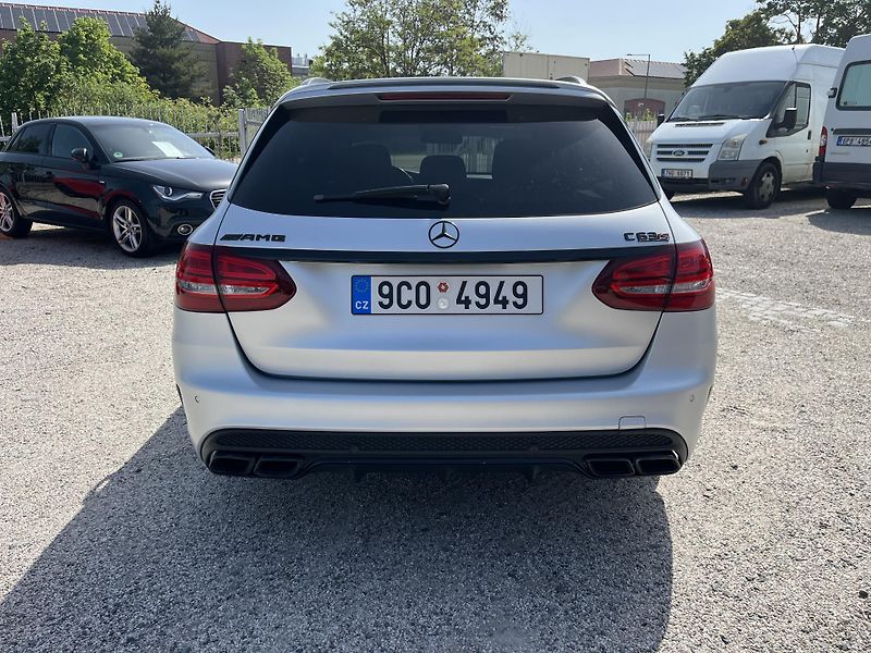 Mercedes-Benz Třídy C (2017) C63S AMG V8 Biturbo  - fotka 14 z 55
