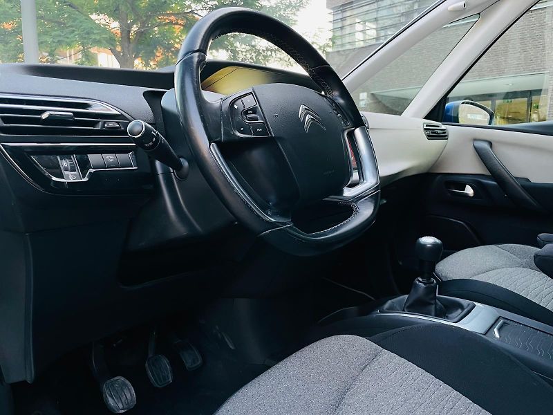 Citroën Grand C4 Picasso 2.0HDi MANUÁL 7MÍST SENZORY - fotka 27 z 46