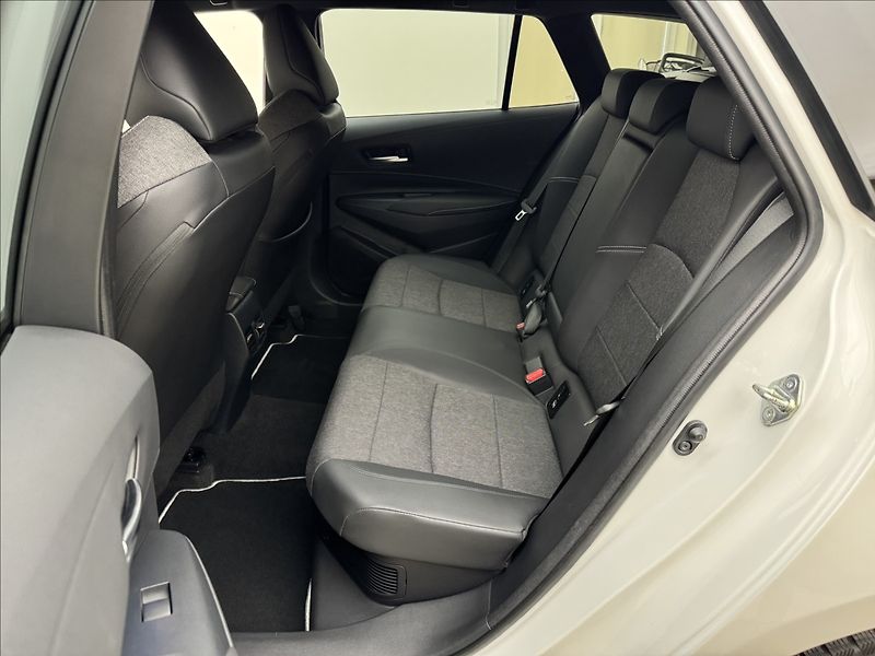 Toyota Corolla 1,8 HYBRID STYLE ACC 1.MAJ ČR - fotka 38 z 42