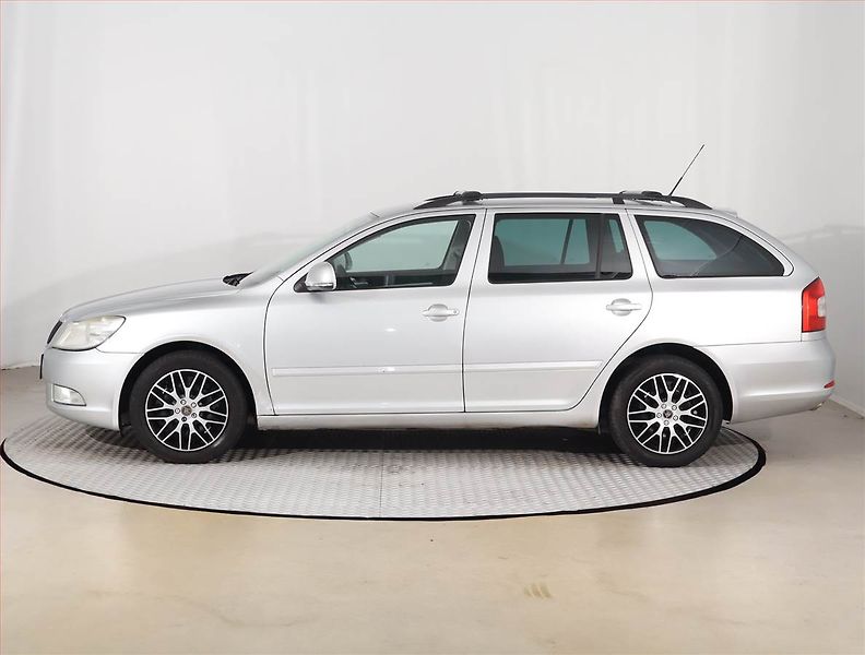 Škoda Octavia (2011) 1.6 TDI, Tempomat - fotka 3 z 14