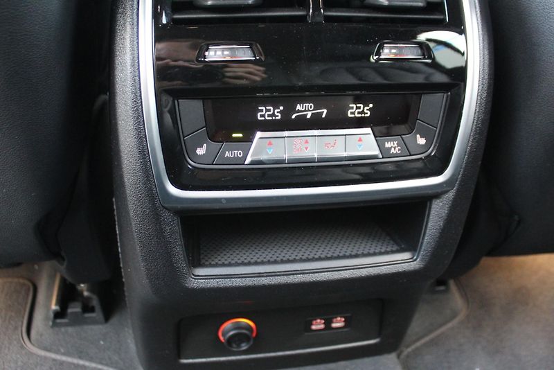 BMW X7 xDrive40d | Mpaket PRO | ČR - fotka 25 z 32