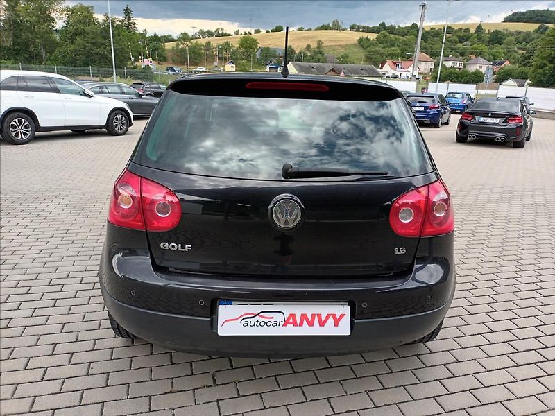Volkswagen Golf 1,6 MPI,75KW,VÝHŘEV,DIGIKLIMA - fotka 6 z 39