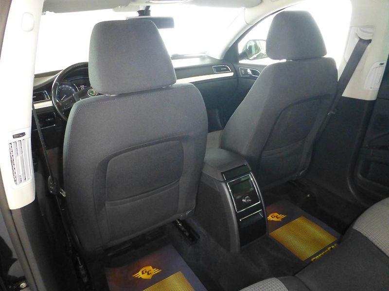 Škoda Superb (2013) 2,0TDI*VYHŘ.S*PARK.S**NAVIGACE - fotka 20 z 28