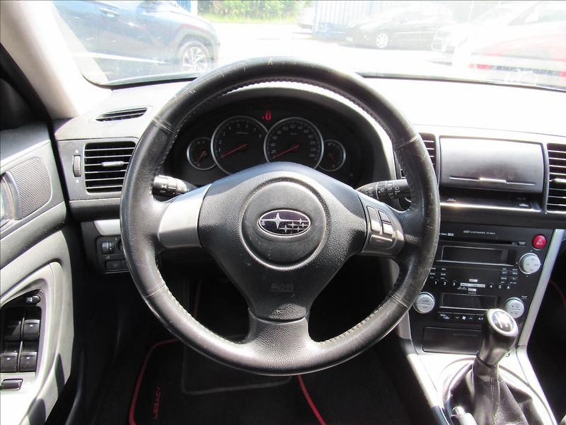Subaru Legacy 2,0 R 121kW 4x4 - fotka 12 z 33