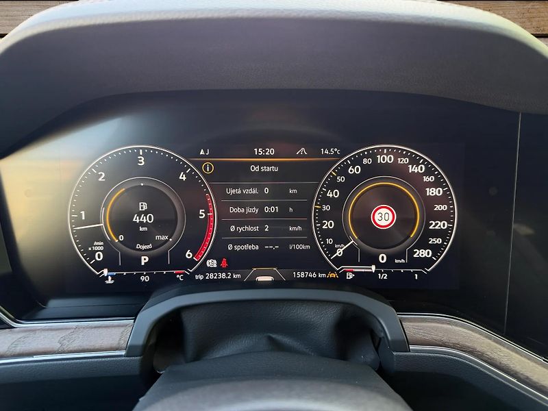 Volkswagen Touareg (2019) +DPH+BOHATÁ VÝBAVA+ - fotka 17 z 20