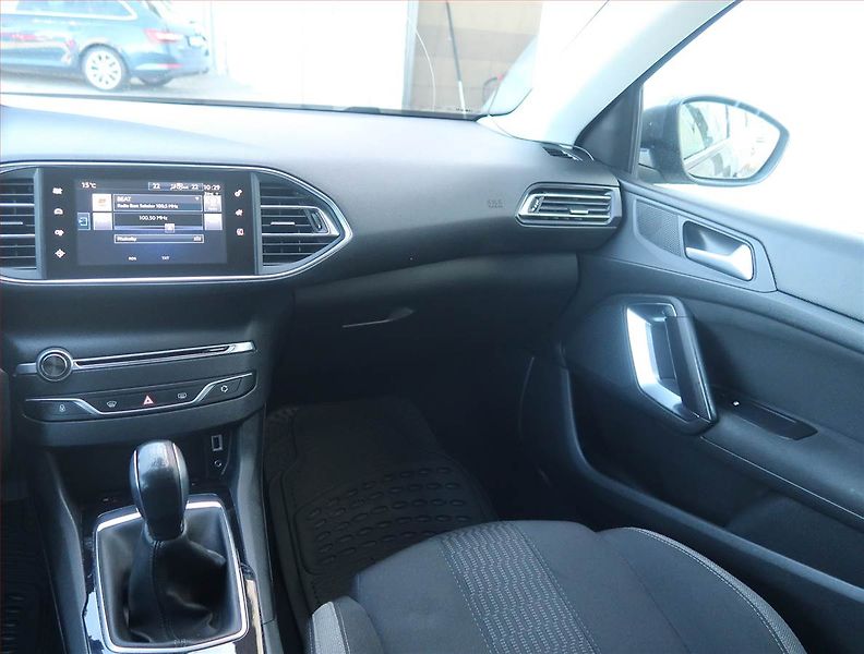 Peugeot 308 (2017) 1.6 BlueHDi, Navi, Tempomat - fotka 8 z 14