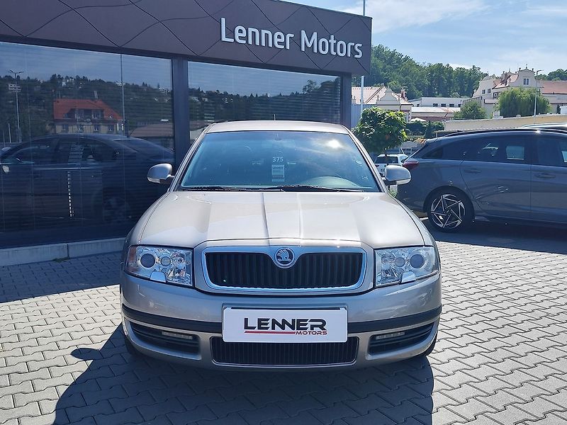 Škoda Superb 2.0 TDI/103kW Comfort - fotka 2 z 24