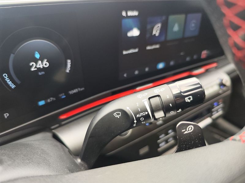 Hyundai Kona EV/65kWh N-Line Premium AT - fotka 33 z 38