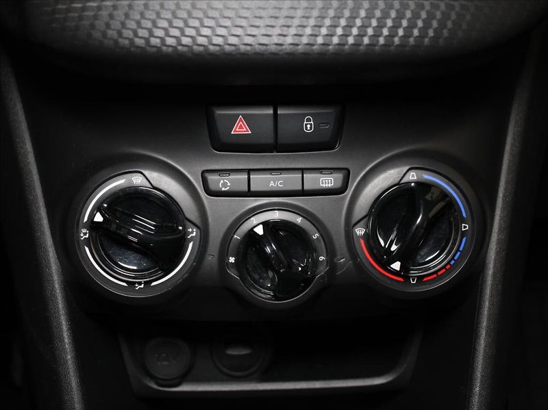 Peugeot 2008 1,2 PT 81kW 62tkm. 1.maj.ČR - fotka 13 z 18
