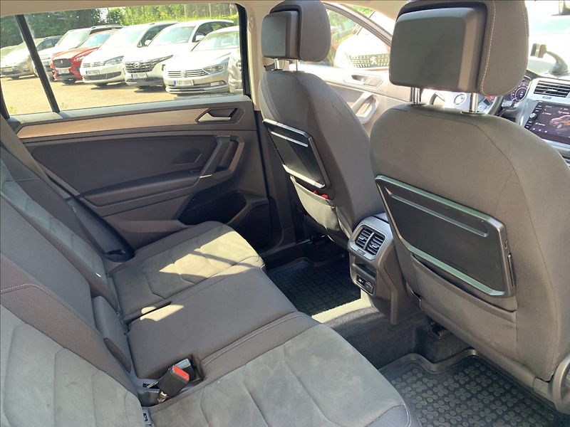 Volkswagen Tiguan 2,0 TDI 4X4 DSG 140KW PANORAMA - fotka 23 z 28