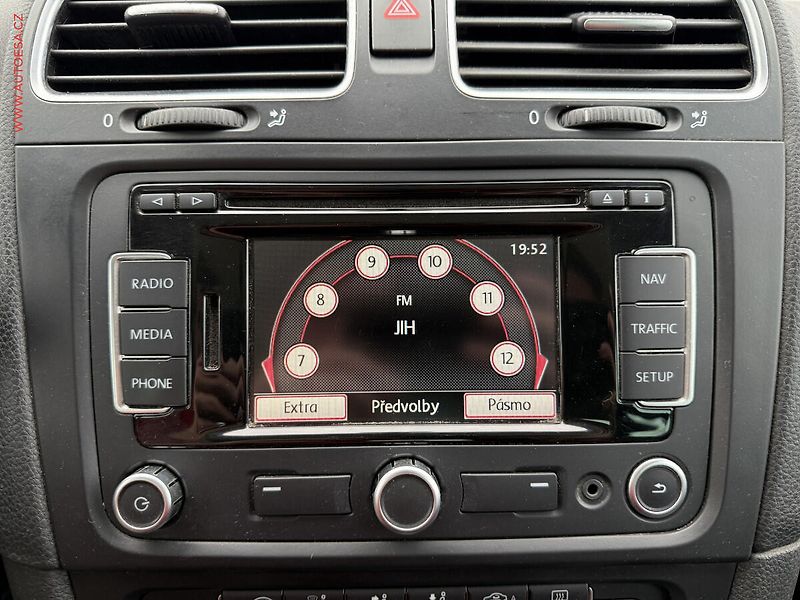 Volkswagen Golf (2011) 1.4TSi, AC, bixen, panor - fotka 13 z 16