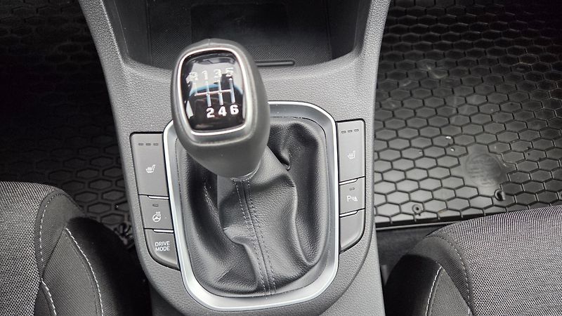 Hyundai i30 (2023) 1.5T-GDI 117 kW, Smart CZ DPH - fotka 22 z 30