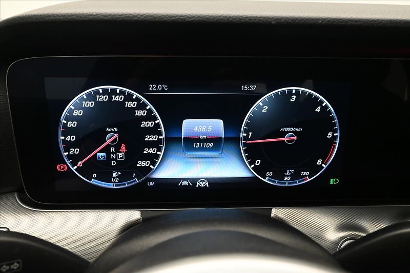Mercedes-Benz Třídy E 2,0 220d 143 kW Business 9G-Tr - fotka 16 z 31