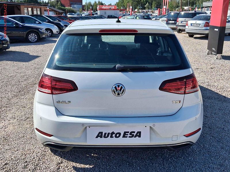 Volkswagen Golf (2017) 1.4 TSi, 1.maj,ČR, masáž - fotka 5 z 20