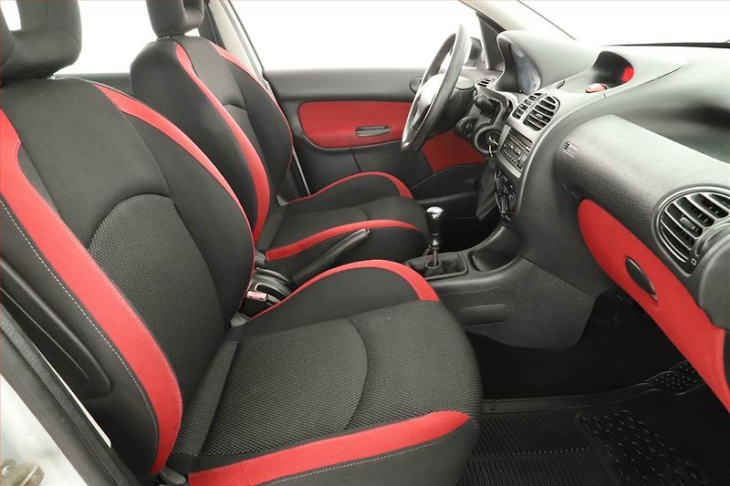 Peugeot 206 (2006) 1.6 HDi, po STK, Tažné, Klima - fotka 7 z 12