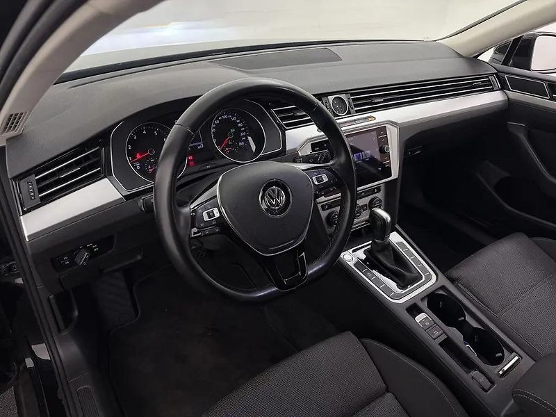 Volkswagen Passat 1.4TSI DSG 110kW Matrix ACC - fotka 3 z 13