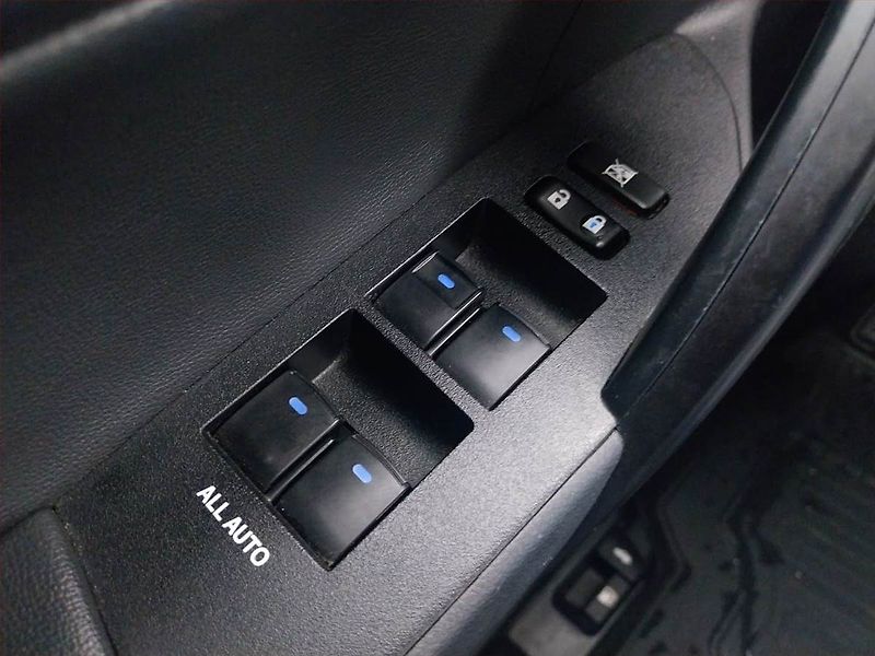Toyota Corolla (2017) Style 1.6 Valvematic, Automat - fotka 17 z 19