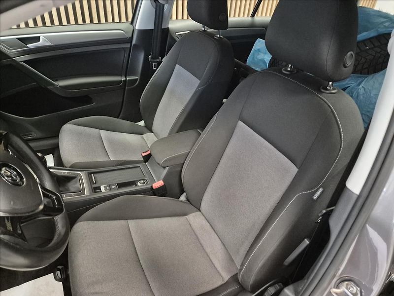 Volkswagen Golf 1.2 TSI EDITION - fotka 10 z 22