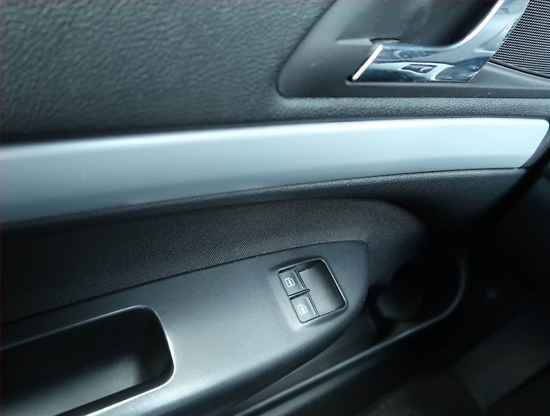Škoda Octavia (2010) Ambiente 1.4 TSI, Tempomat - fotka 15 z 15