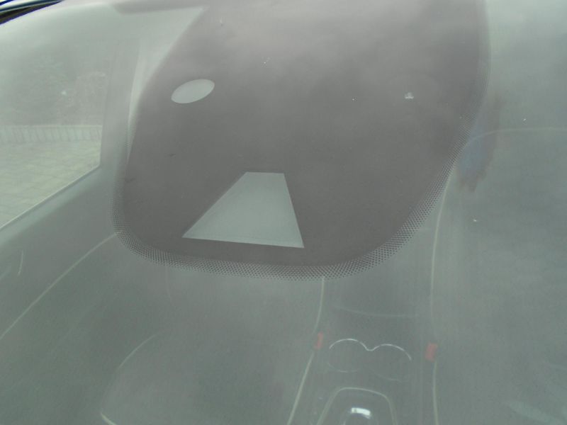 Ford S-MAX 2,0EcxoBlue 140kW 8A Vignale - fotka 13 z 46