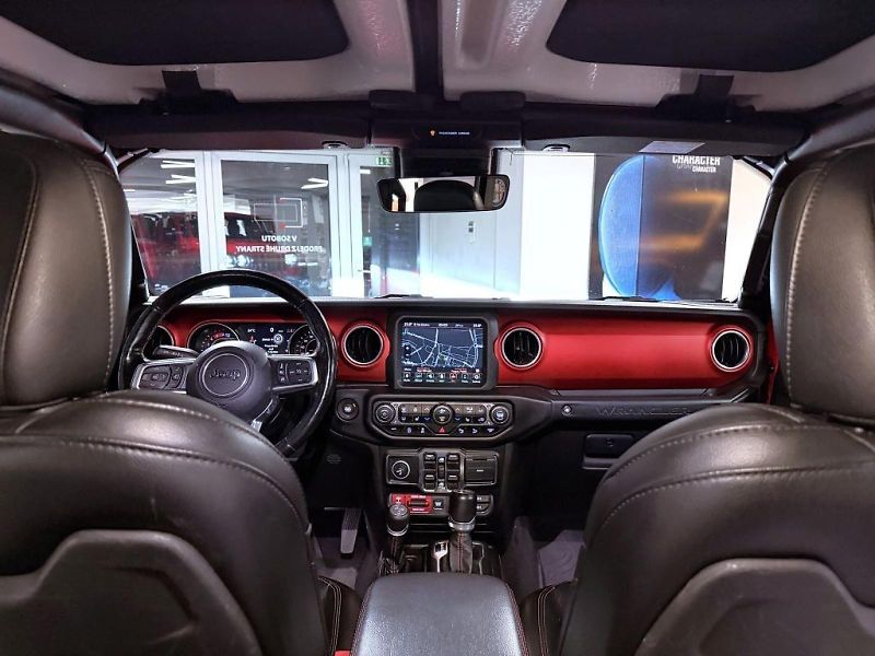 Jeep Wrangler (2019) Unlimited JL 2.2 CRD 200k AT8 - fotka 19 z 21